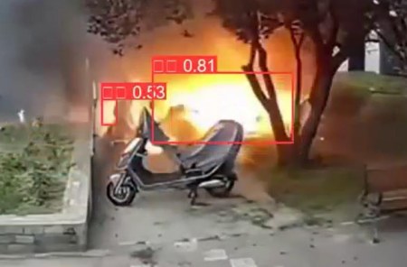 隨著科技的不斷進(jìn)步，AI人工智能已經(jīng)深入到生活的方方面面，特別是在安全監(jiān)控領(lǐng)域，AI視頻監(jiān)控已經(jīng)成為保障公共安全的重要手段。今天，我們將重點(diǎn)探討AI視頻監(jiān)控與火焰識(shí)別算法如何共同守護(hù)我們的安全，開啟智能防控新篇章。  AI視頻監(jiān)控具有強(qiáng)大的智能分析和處理能力，能夠?qū)崿F(xiàn)對監(jiān)控區(qū)域的實(shí)時(shí)監(jiān)控、目標(biāo)識(shí)別、行為分析等功能。而火焰識(shí)別算法則是AI視頻監(jiān)控的重要應(yīng)用之一，通過對監(jiān)控畫面中的火焰特征進(jìn)行識(shí)別和分析，及時(shí)發(fā)現(xiàn)火情，為滅火救援爭取寶貴時(shí)間。  火焰識(shí)別算法采用了先進(jìn)的計(jì)算機(jī)視覺技術(shù)和深度學(xué)習(xí)算法，能夠在復(fù)雜的監(jiān)控畫面中準(zhǔn)確識(shí)別火焰特征。一旦檢測到火焰，系統(tǒng)會(huì)立即觸發(fā)報(bào)警，將火情信息實(shí)時(shí)推送給相關(guān)人員，實(shí)現(xiàn)快速響應(yīng)。  除了火災(zāi)防控，AI視頻監(jiān)控和火焰識(shí)別算法在工業(yè)生產(chǎn)、森林防火、古建筑保護(hù)等領(lǐng)域也具有廣泛應(yīng)用。它們不僅可以提高安全監(jiān)控的效率和準(zhǔn)確性，還能有效降低人力成本，實(shí)現(xiàn)智能化、自動(dòng)化的安全管理。  總之，AI視頻監(jiān)控與火焰識(shí)別算法的結(jié)合，為公共安全防控帶來了革命性的變革。未來，隨著技術(shù)的不斷創(chuàng)新和完善，AI視頻監(jiān)控將在更多領(lǐng)域發(fā)揮重要作用，為我們的生活和工作提供更加安全、便捷的環(huán)境。